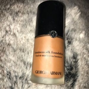Giorgio Armani Luminous Silk Foundation